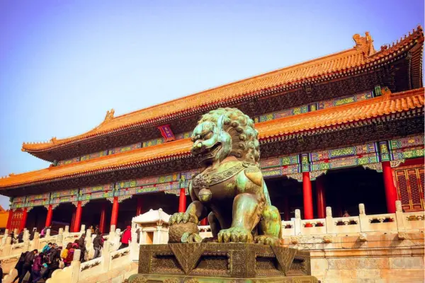 A Cidade Proibida de Pequim: Um Palácio de Histórias Imperiais